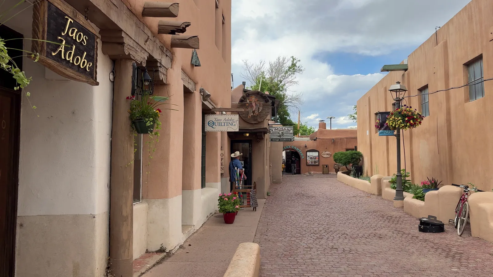 Photograph of Plaza4 at Taos, New Mexico.