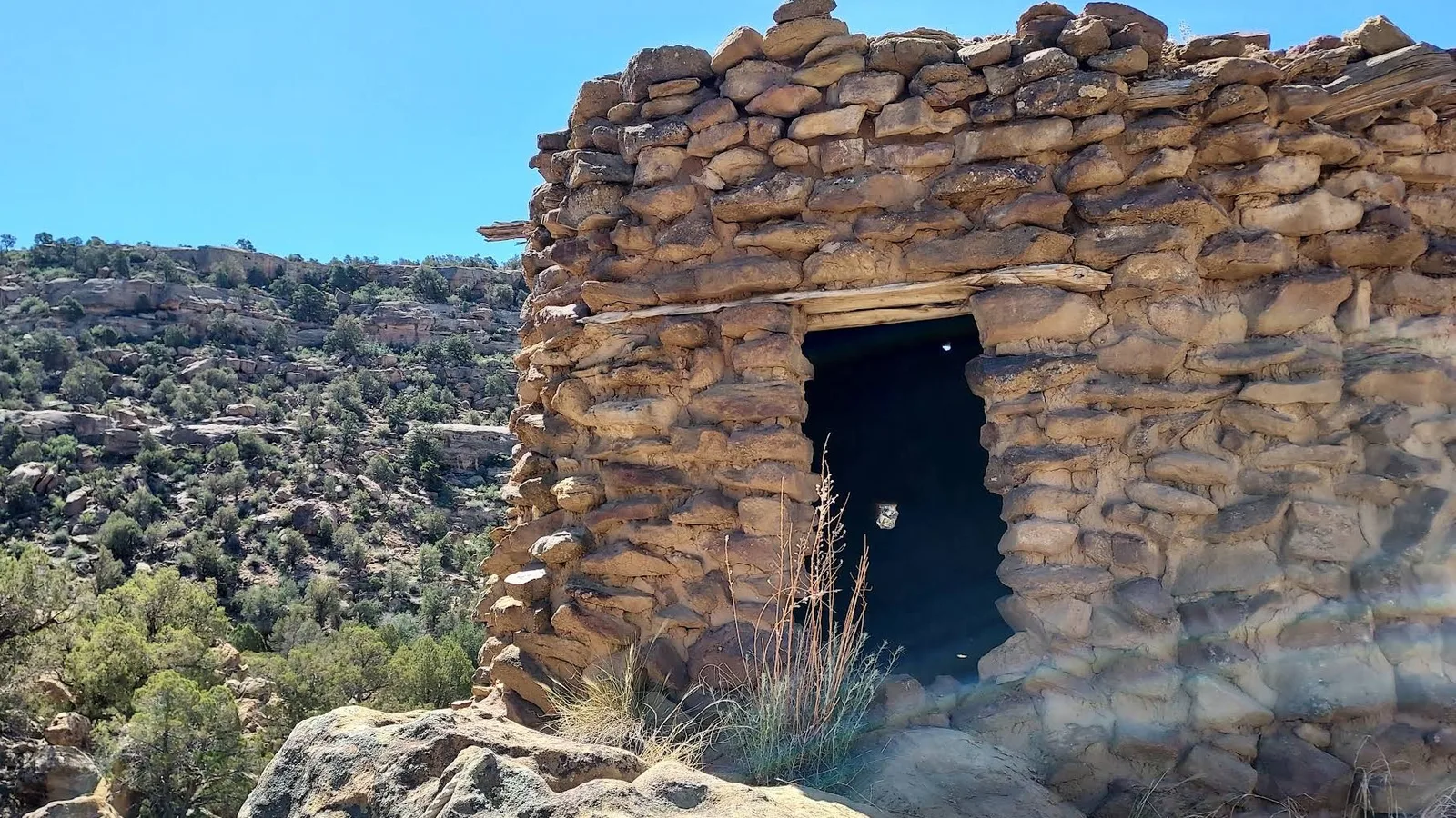 Scenic view of Simon Canyon Pueblito